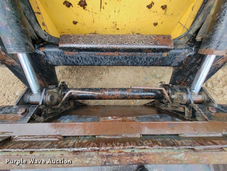 image for item IF9931 1998 New Holland LX885  skid steer loader