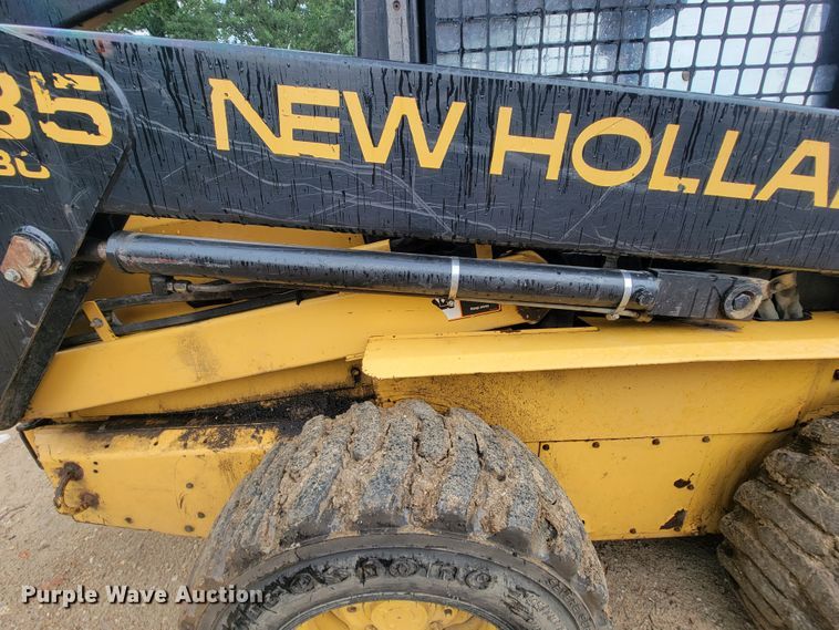image for item IF9931 1998 New Holland LX885  skid steer loader