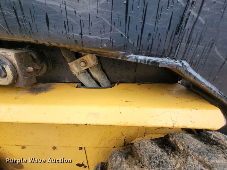 image for item IF9931 1998 New Holland LX885  skid steer loader