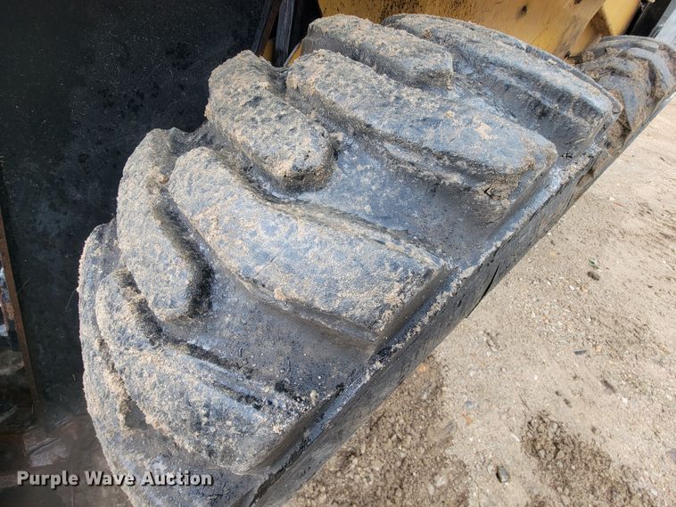 image for item IF9931 1998 New Holland LX885  skid steer loader