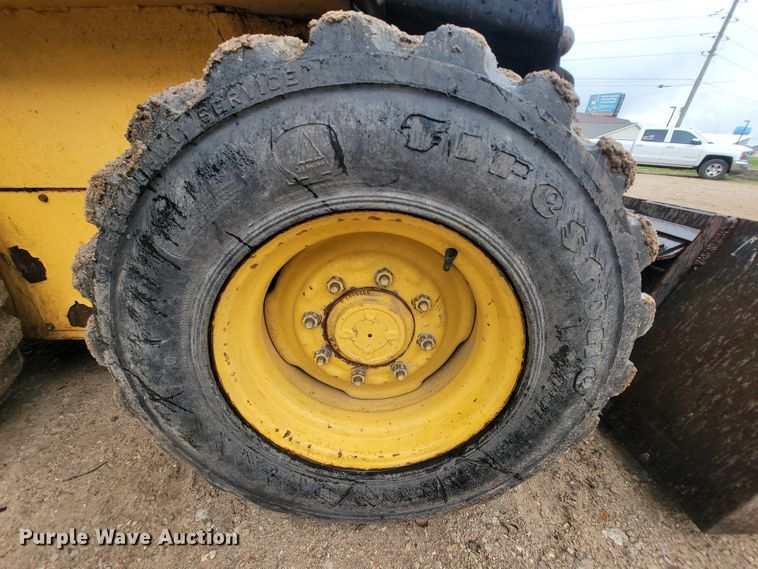 image for item IF9931 1998 New Holland LX885  skid steer loader