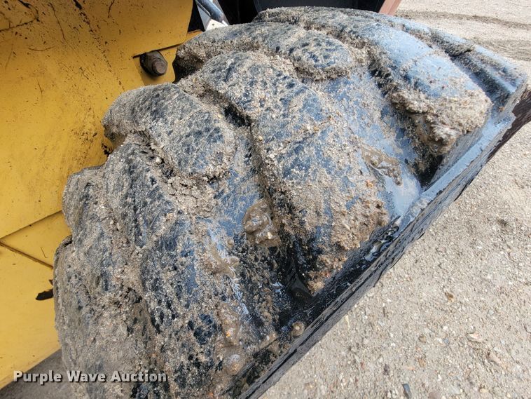 image for item IF9931 1998 New Holland LX885  skid steer loader