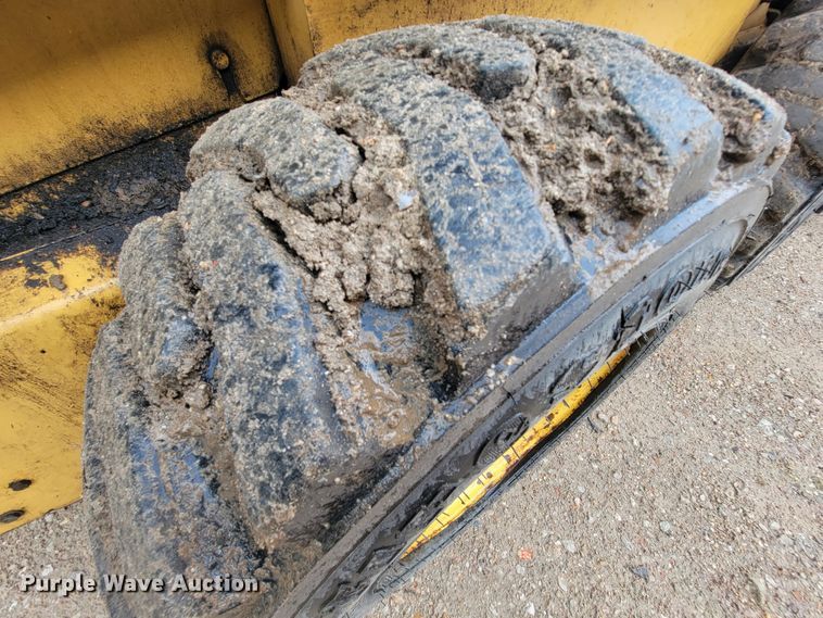 image for item IF9931 1998 New Holland LX885  skid steer loader