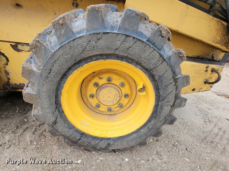 image for item IF9931 1998 New Holland LX885  skid steer loader