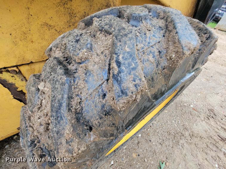 image for item IF9931 1998 New Holland LX885  skid steer loader