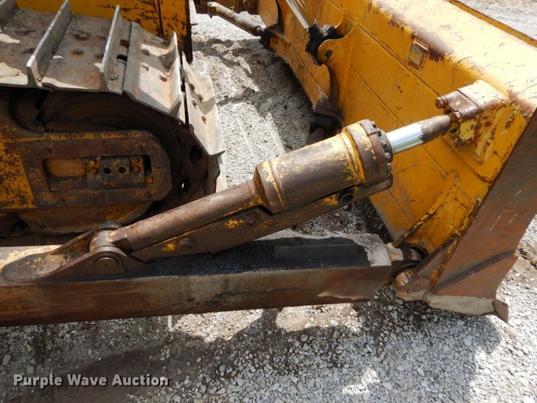 image for item II9539 1993 Komatsu D65PX-12  dozer