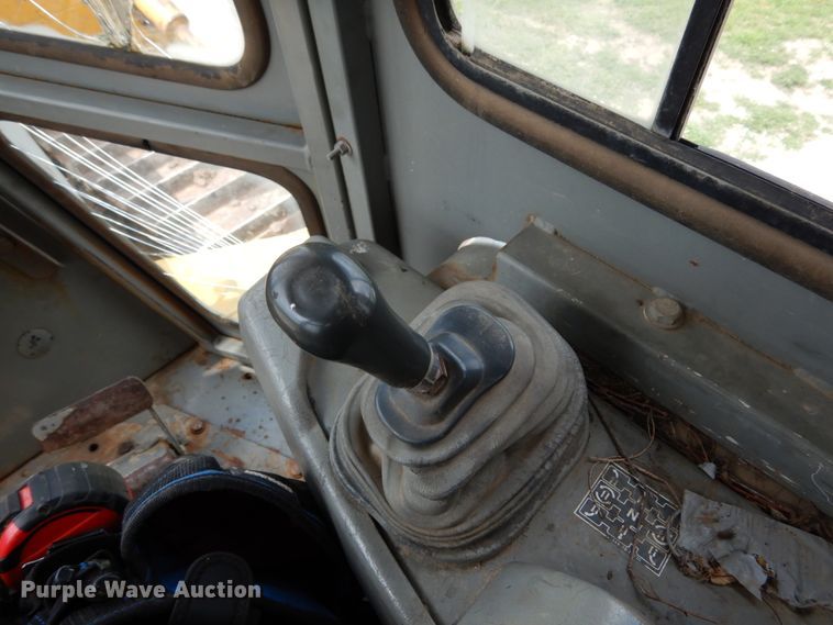 image for item II9539 1993 Komatsu D65PX-12  dozer