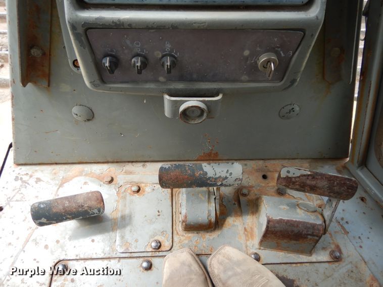 image for item II9539 1993 Komatsu D65PX-12  dozer