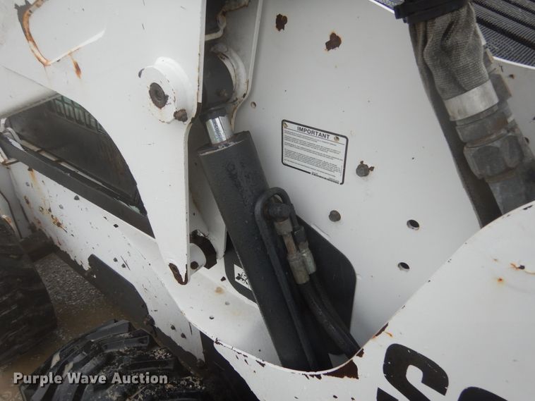 image for item II9560 2010 Bobcat S250  skid steer loader