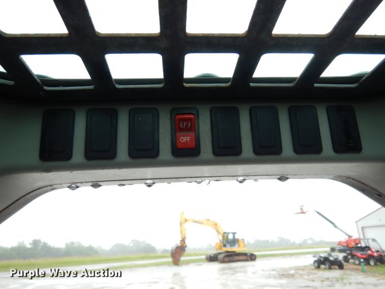 image for item II9560 2010 Bobcat S250  skid steer loader