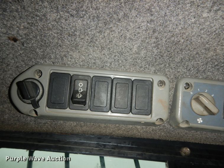 image for item II9560 2010 Bobcat S250  skid steer loader