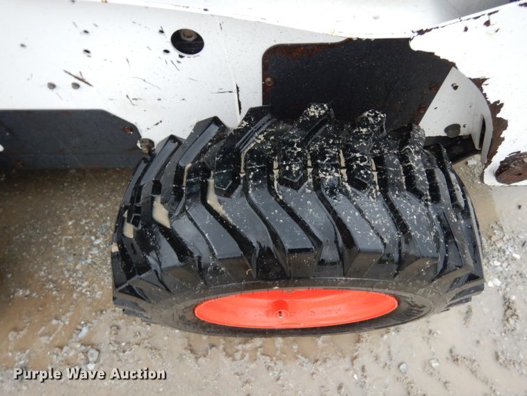 image for item II9560 2010 Bobcat S250  skid steer loader