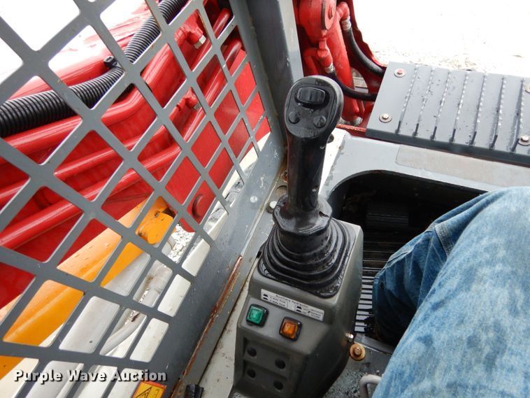 image for item II9561 2015 Takeuchi TL8  tracked skid steer loader