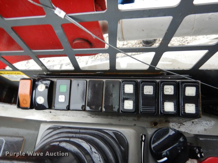 image for item II9561 2015 Takeuchi TL8  tracked skid steer loader