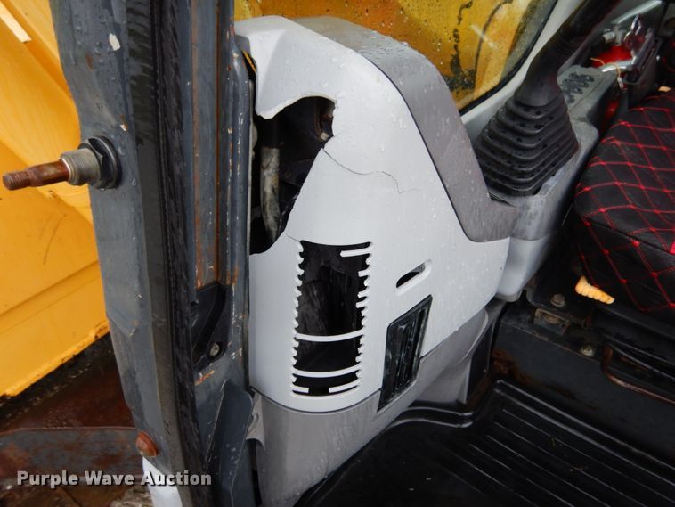 image for item II9563 2006 Komatsu PC228USLC-3N0  excavator