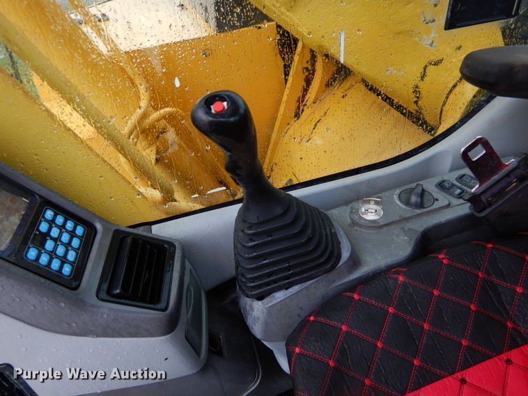 image for item II9563 2006 Komatsu PC228USLC-3N0  excavator