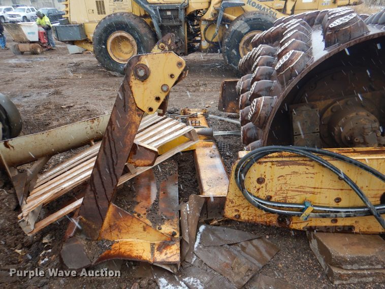 image for item II9901 1989 Caterpillar CP-563  single drum roller