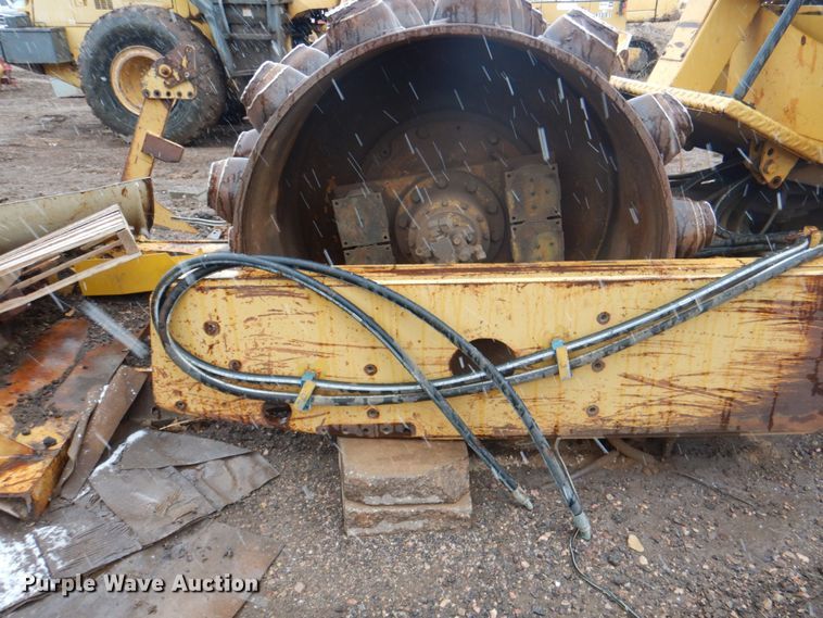 image for item II9901 1989 Caterpillar CP-563  single drum roller