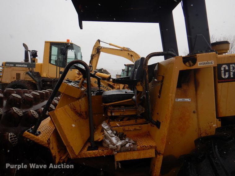 image for item II9901 1989 Caterpillar CP-563  single drum roller