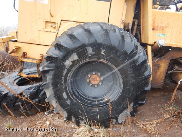 image for item II9901 1989 Caterpillar CP-563  single drum roller