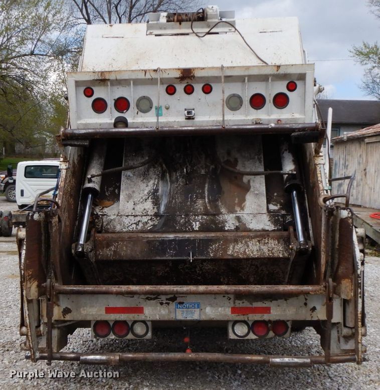 image for item IL9273 2012 Freightliner Business Class M2  refuse truck