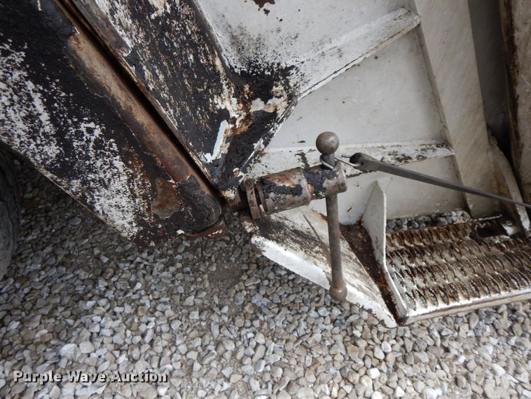 image for item IL9273 2012 Freightliner Business Class M2  refuse truck