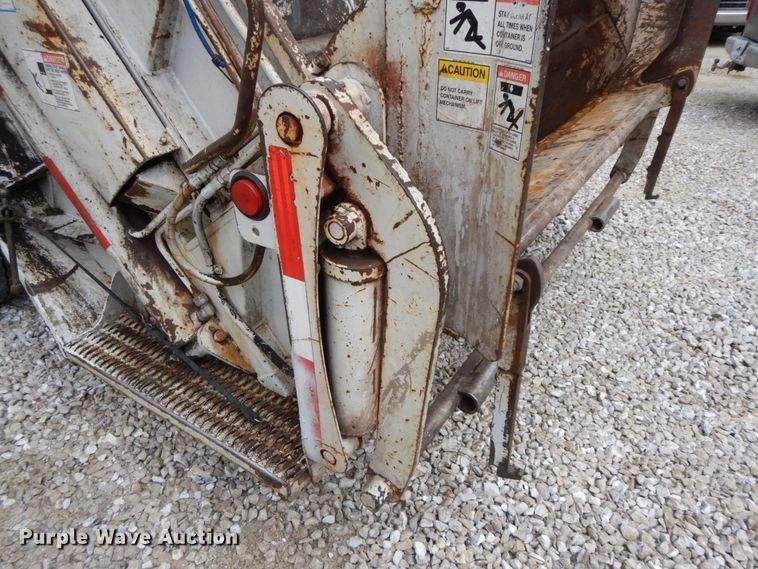 image for item IL9273 2012 Freightliner Business Class M2  refuse truck