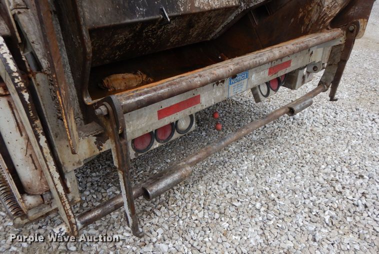 image for item IL9273 2012 Freightliner Business Class M2  refuse truck