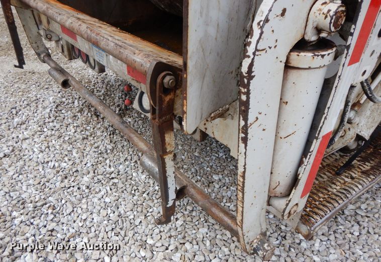 image for item IL9273 2012 Freightliner Business Class M2  refuse truck