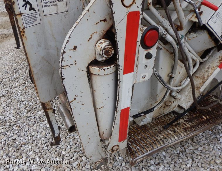 image for item IL9273 2012 Freightliner Business Class M2  refuse truck