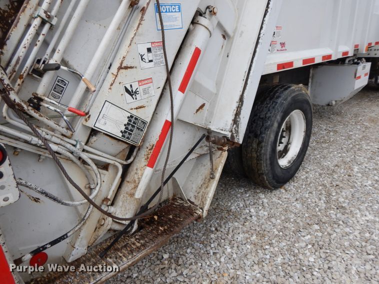 image for item IL9273 2012 Freightliner Business Class M2  refuse truck