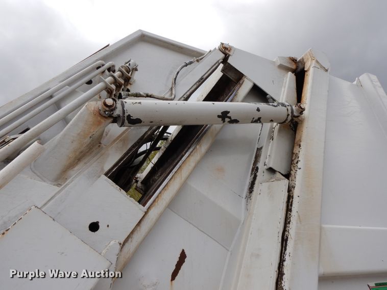 image for item IL9273 2012 Freightliner Business Class M2  refuse truck