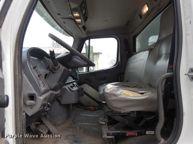 image for item IL9273 2012 Freightliner Business Class M2  refuse truck