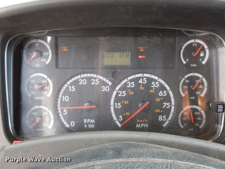 image for item IL9273 2012 Freightliner Business Class M2  refuse truck