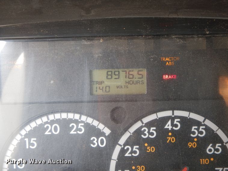 image for item IL9273 2012 Freightliner Business Class M2  refuse truck