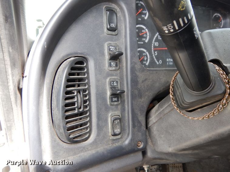 image for item IL9273 2012 Freightliner Business Class M2  refuse truck