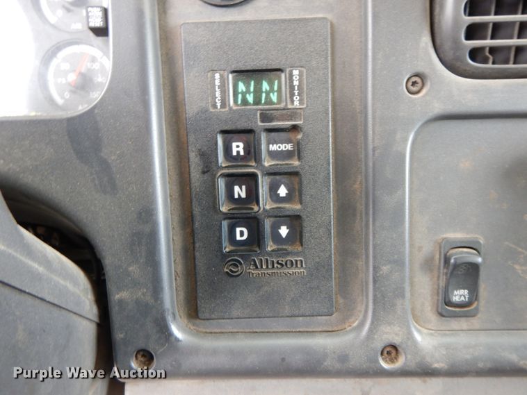 image for item IL9273 2012 Freightliner Business Class M2  refuse truck