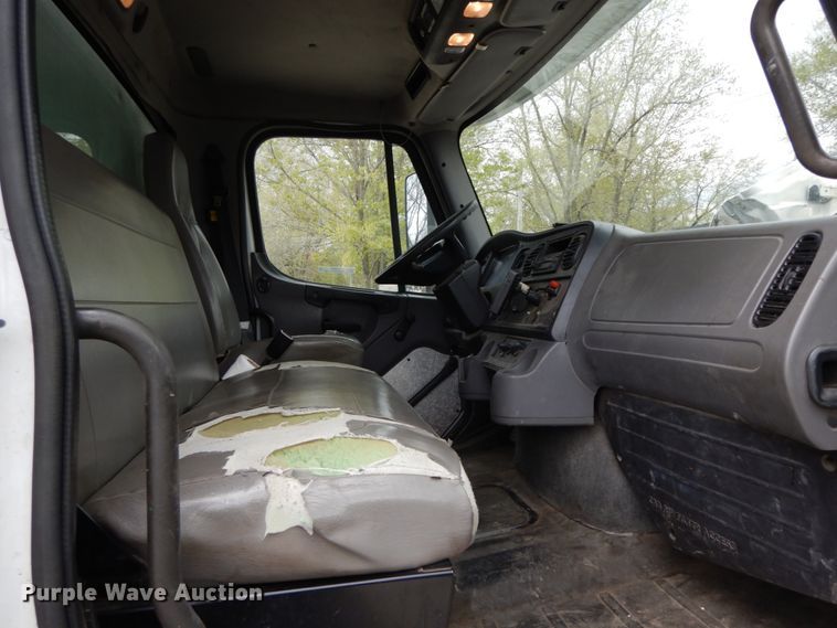 image for item IL9273 2012 Freightliner Business Class M2  refuse truck