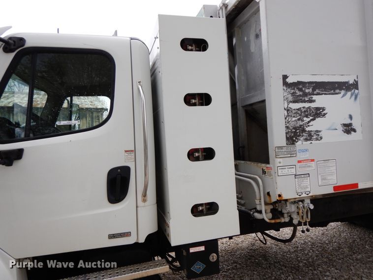 image for item IL9273 2012 Freightliner Business Class M2  refuse truck