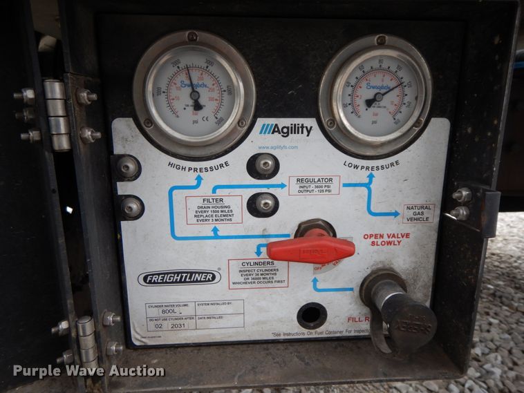 image for item IL9273 2012 Freightliner Business Class M2  refuse truck