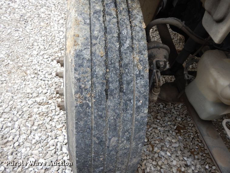 image for item IL9273 2012 Freightliner Business Class M2  refuse truck