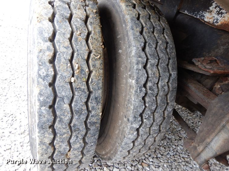 image for item IL9273 2012 Freightliner Business Class M2  refuse truck