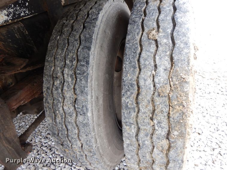 image for item IL9273 2012 Freightliner Business Class M2  refuse truck