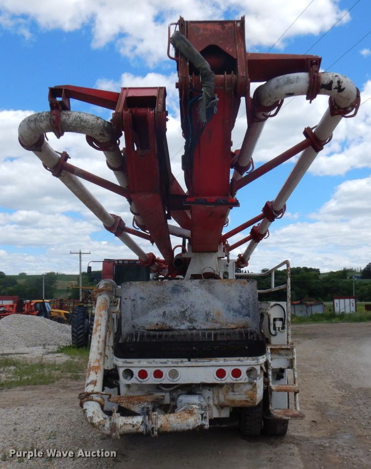 image for item IL9819 1999 Mack MR688S  concrete pump truck