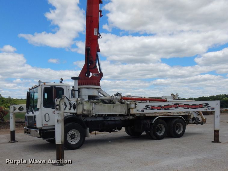 image for item IL9819 1999 Mack MR688S  concrete pump truck