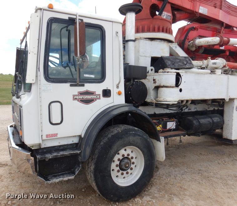 image for item IL9819 1999 Mack MR688S  concrete pump truck