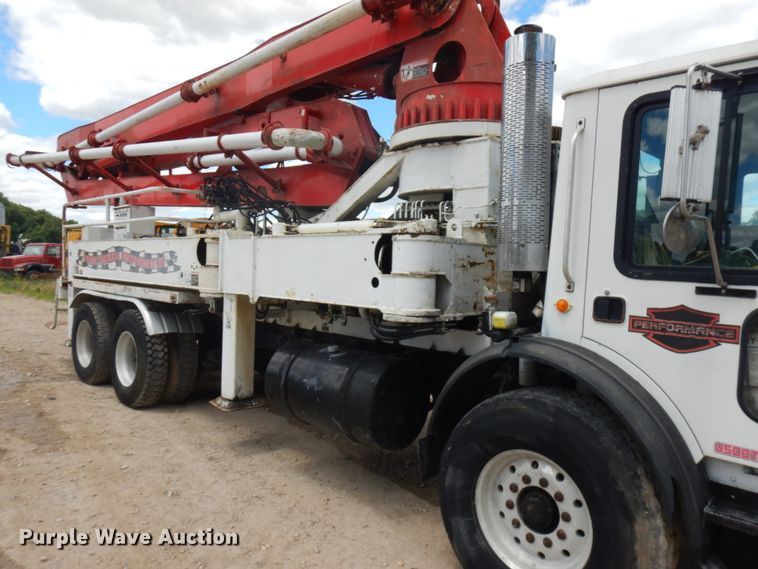 image for item IL9819 1999 Mack MR688S  concrete pump truck