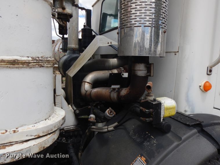 image for item IL9819 1999 Mack MR688S  concrete pump truck