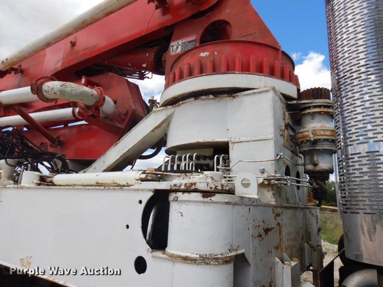 image for item IL9819 1999 Mack MR688S  concrete pump truck