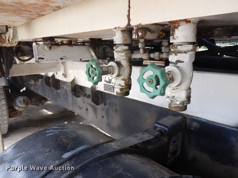 image for item IL9819 1999 Mack MR688S  concrete pump truck